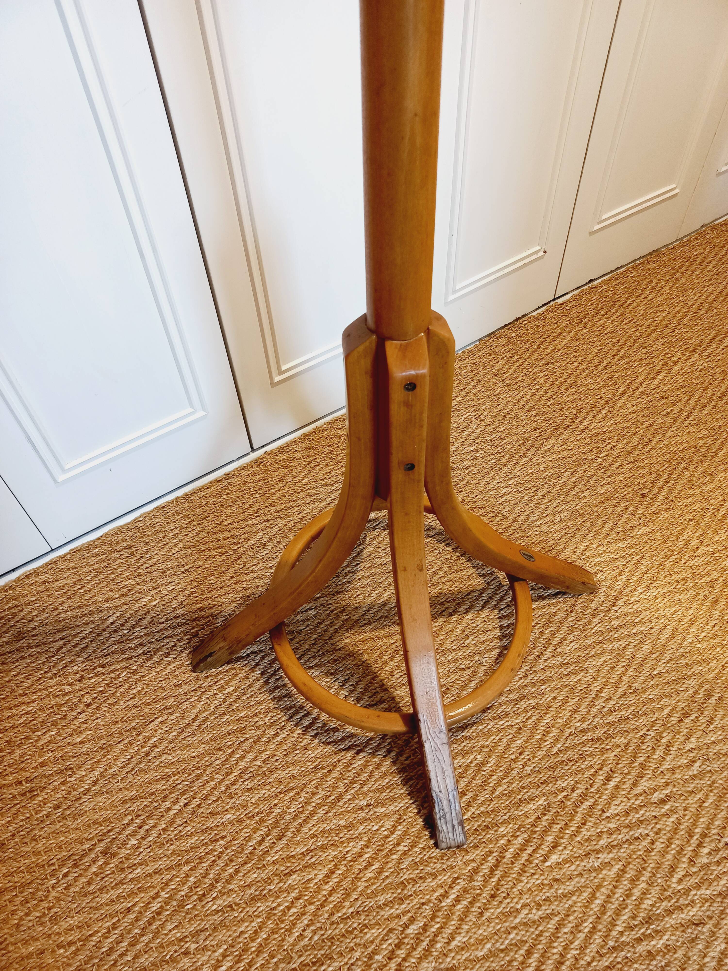 Baumann parrot coat rack
