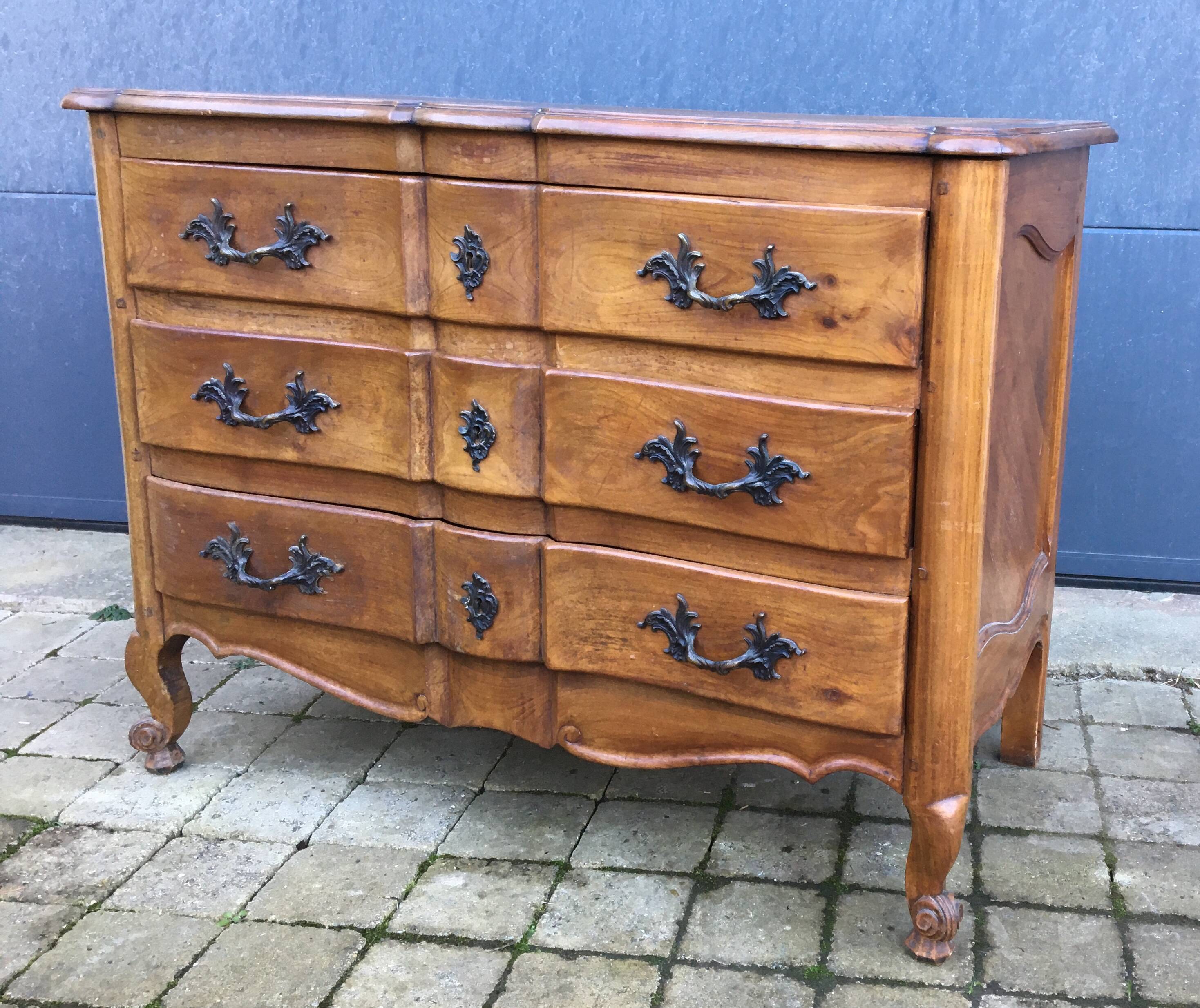 Commode arbalète