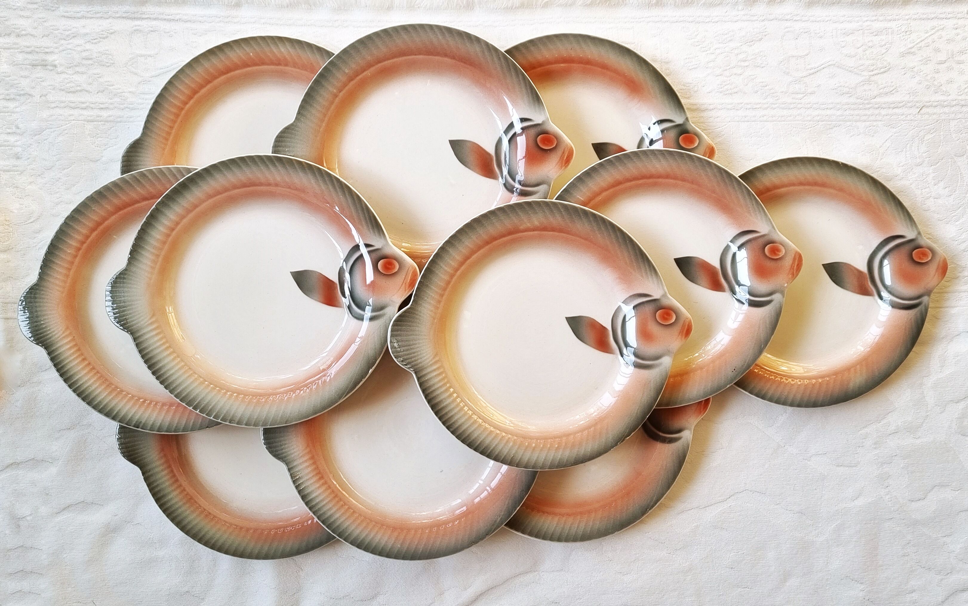 Set of 11 flat plates