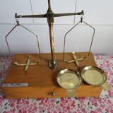 2-tray scale known as Trebuchet