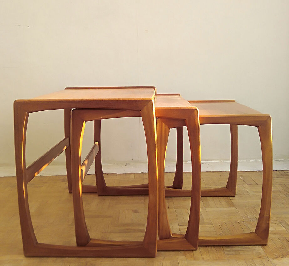 3 tables basses gigognes G Plan 1960