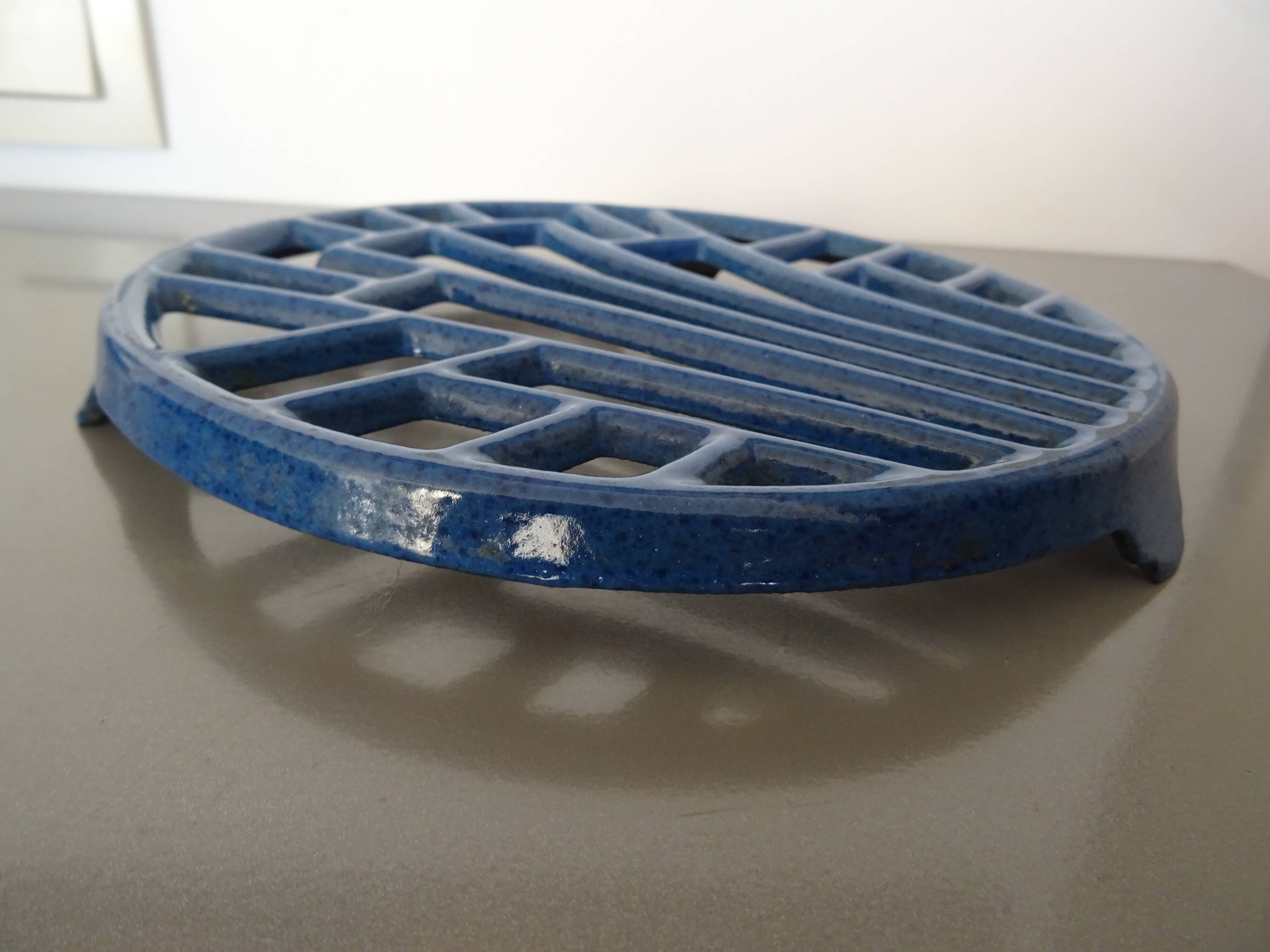 Vintage enamelled cast iron trifle