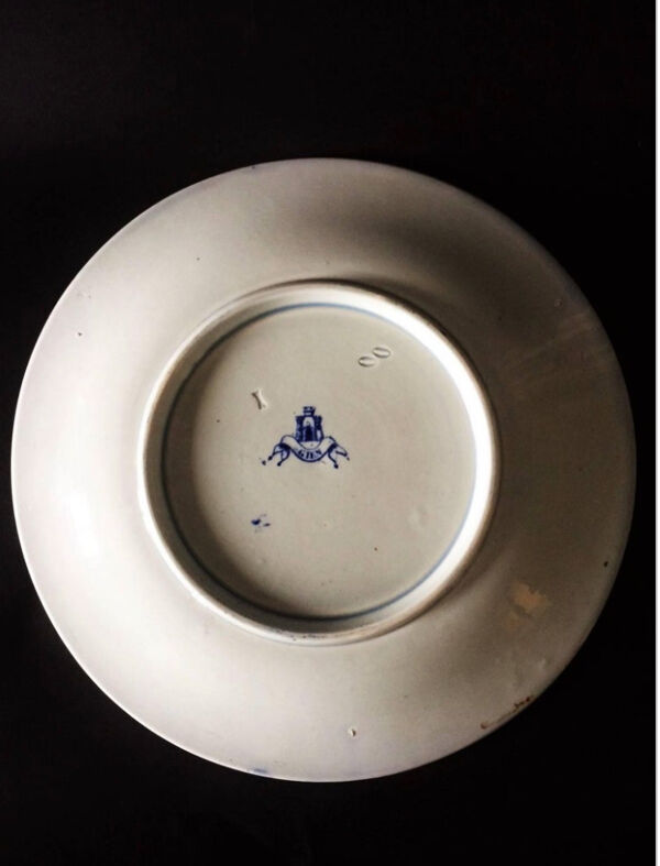 Assiette en faïence bleue et rouge de Gien du 19ème siècle