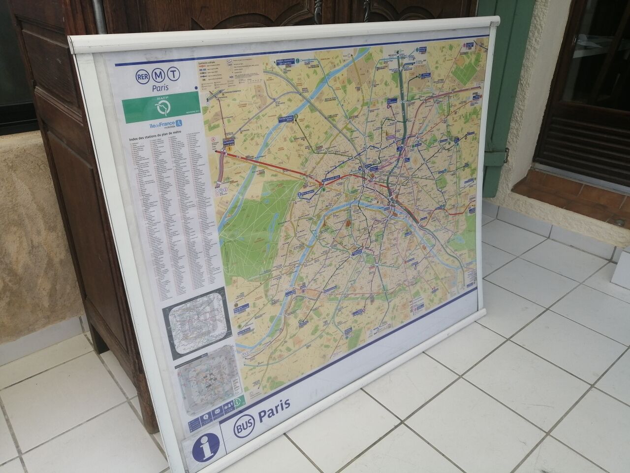 Authentic parisian metro plan