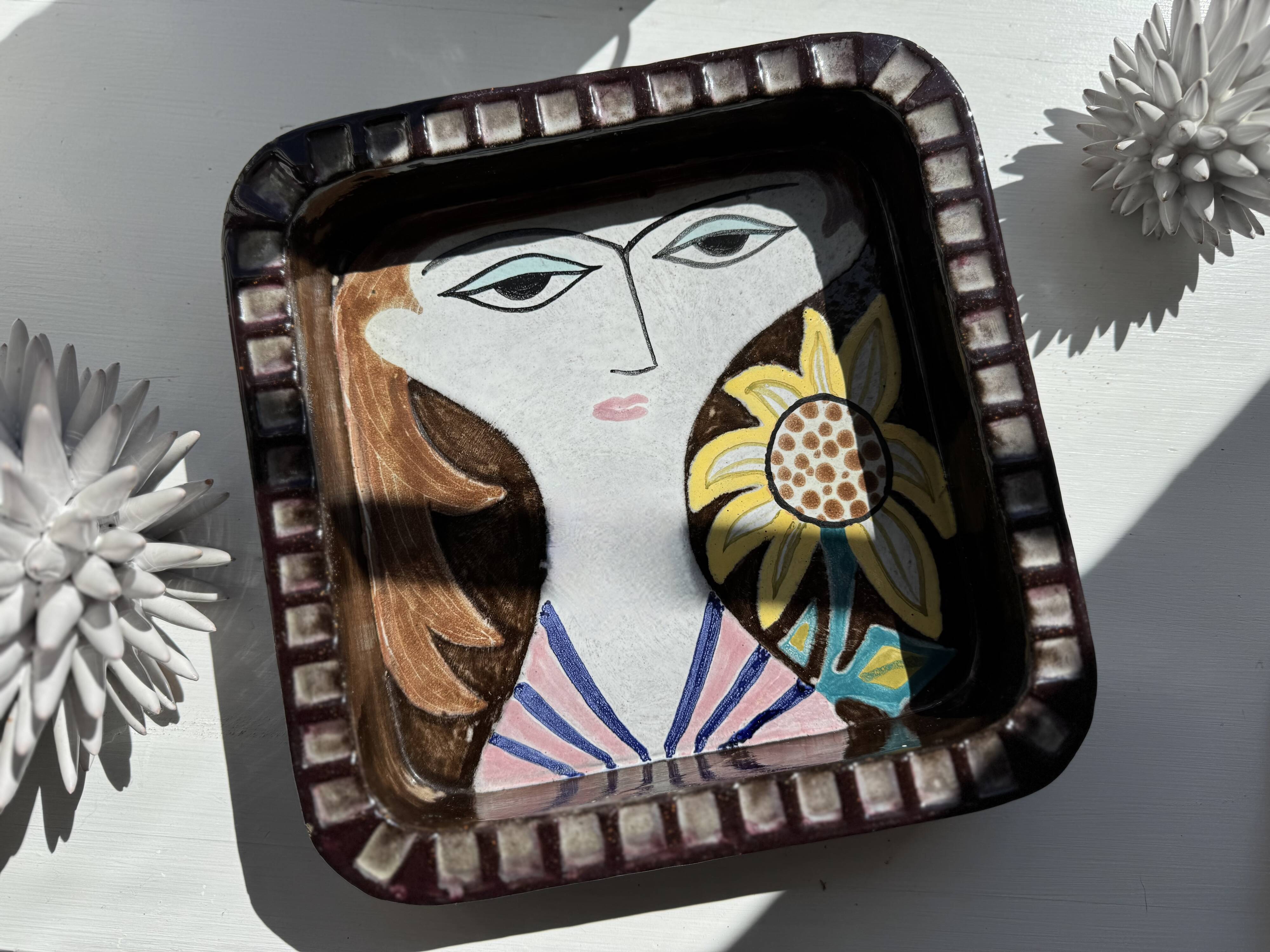 Face illustration ceramic bowl by Mari Simmulson for Upsala Ekeby, Sweden, 1960s