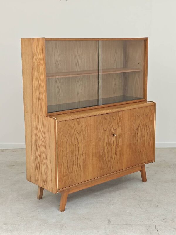 Buffet / Vaisselier U369/383 par Bohumil Landsman et Hubert Nepozitek pour Jitona 1960