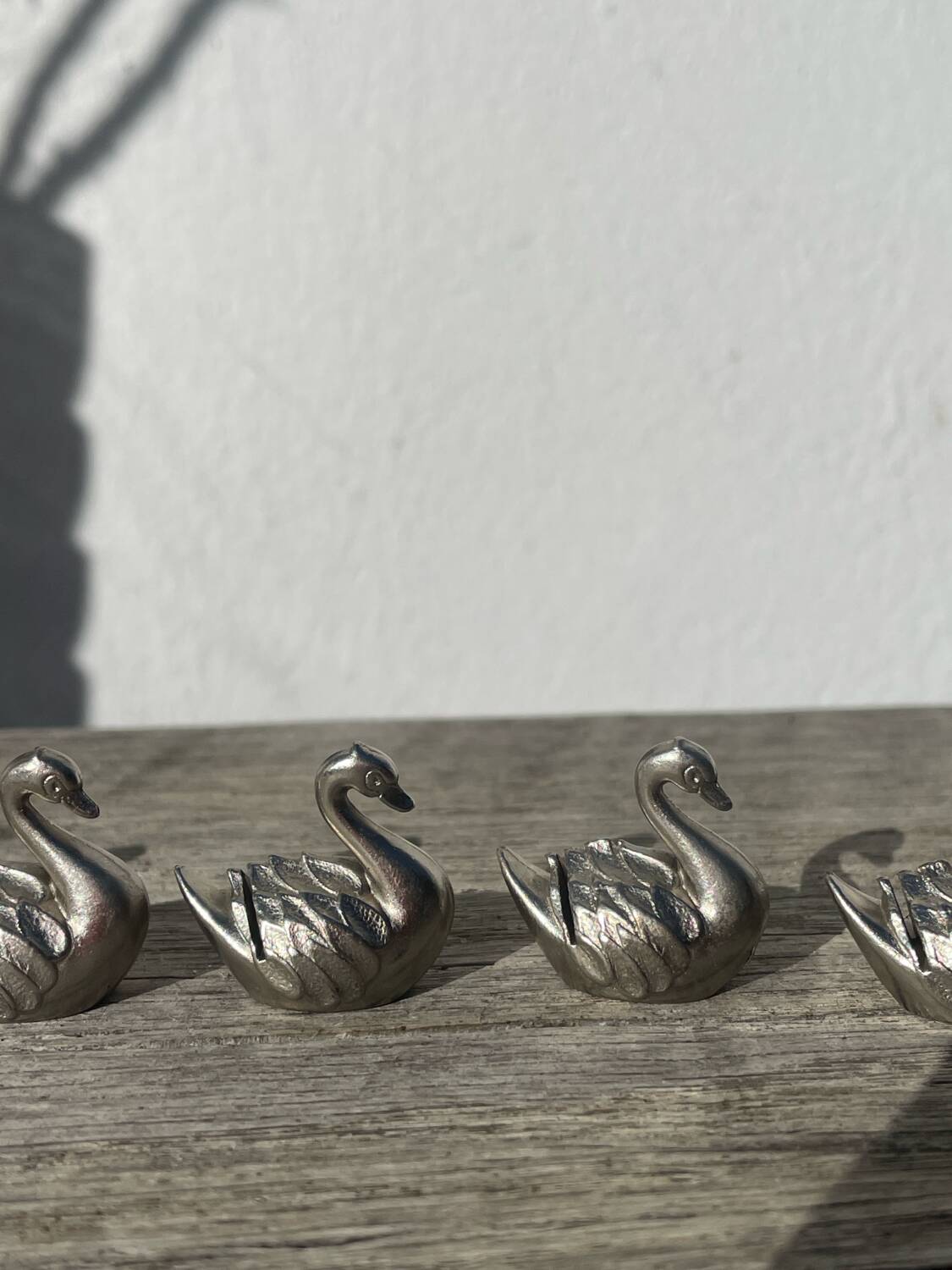7 silver-plated metal swan name tags