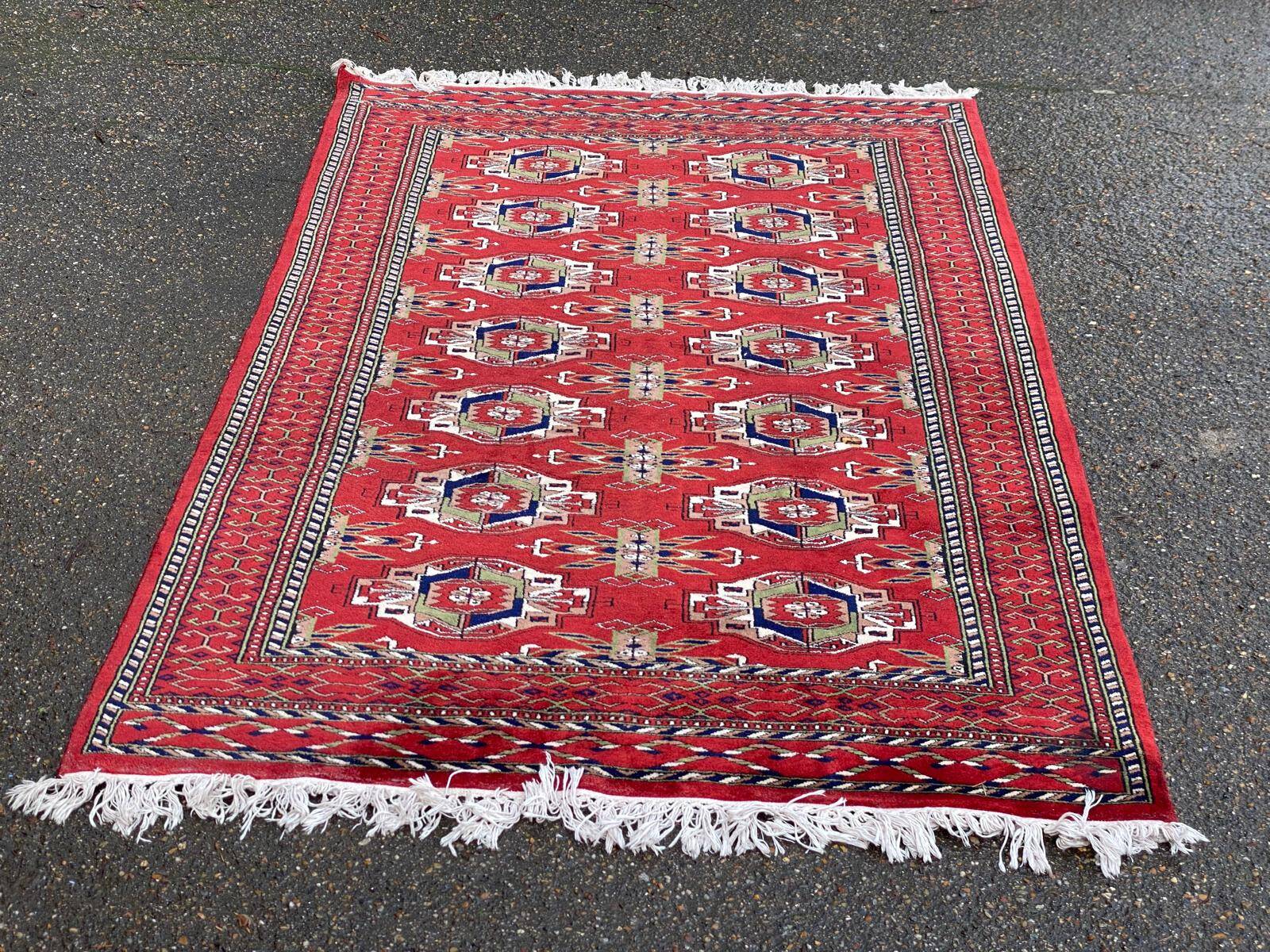 Handwoven Pakistani Persian rug in burgundy wool 120x190.