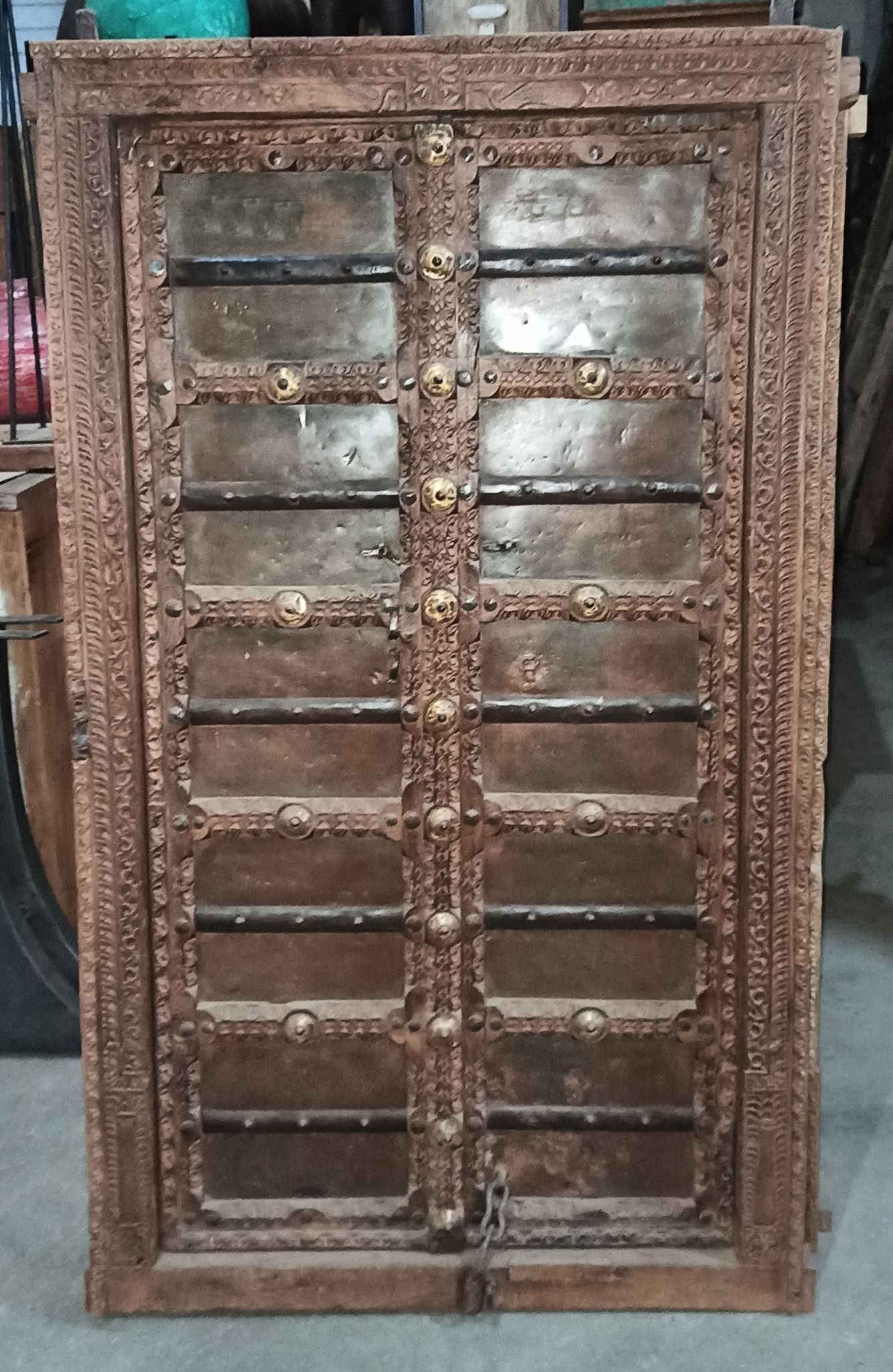 Porte ancienne en bois avec cadre