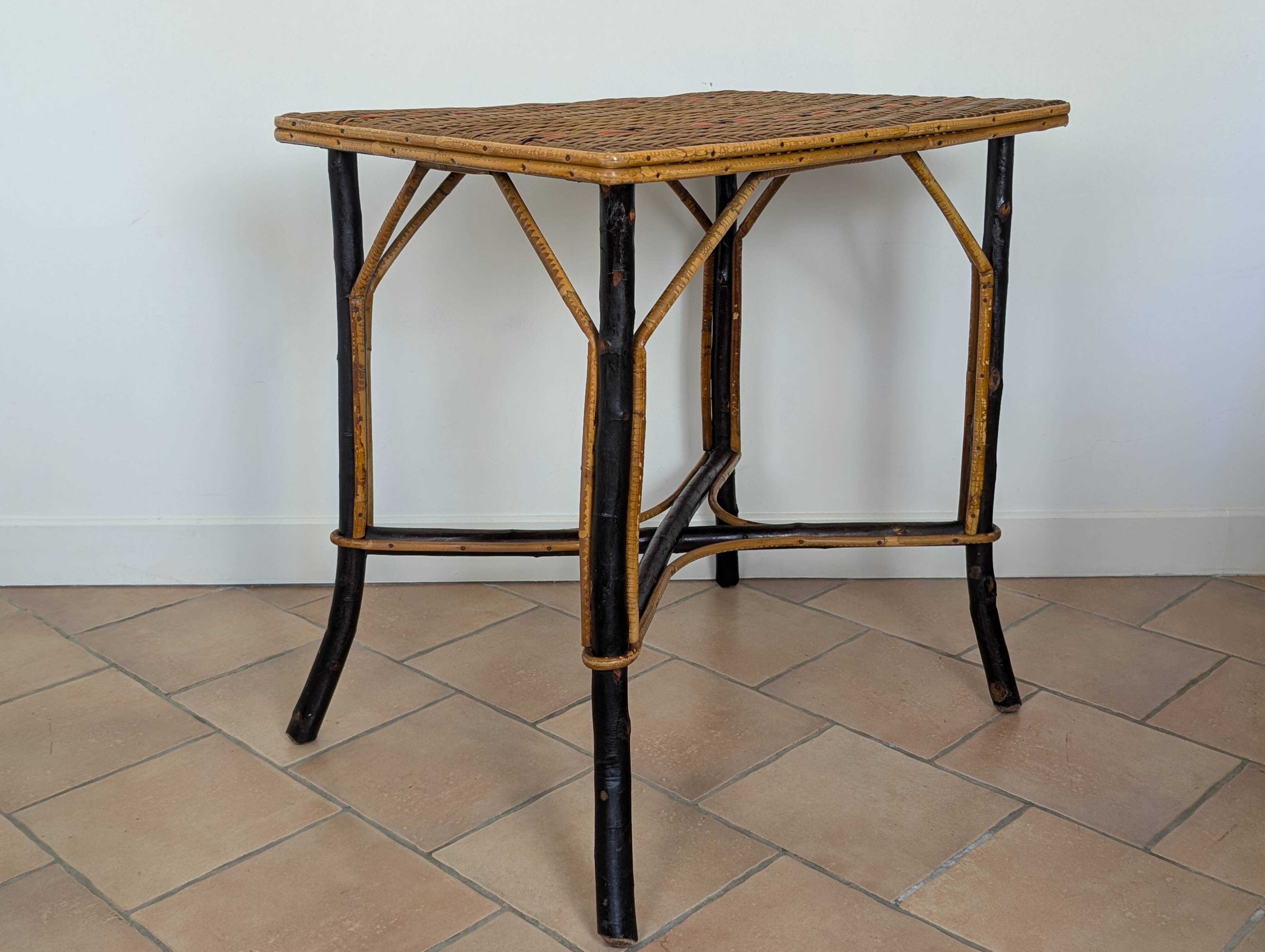 Table en bois et rotin 1920