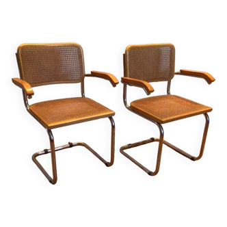 Chairs with armrests