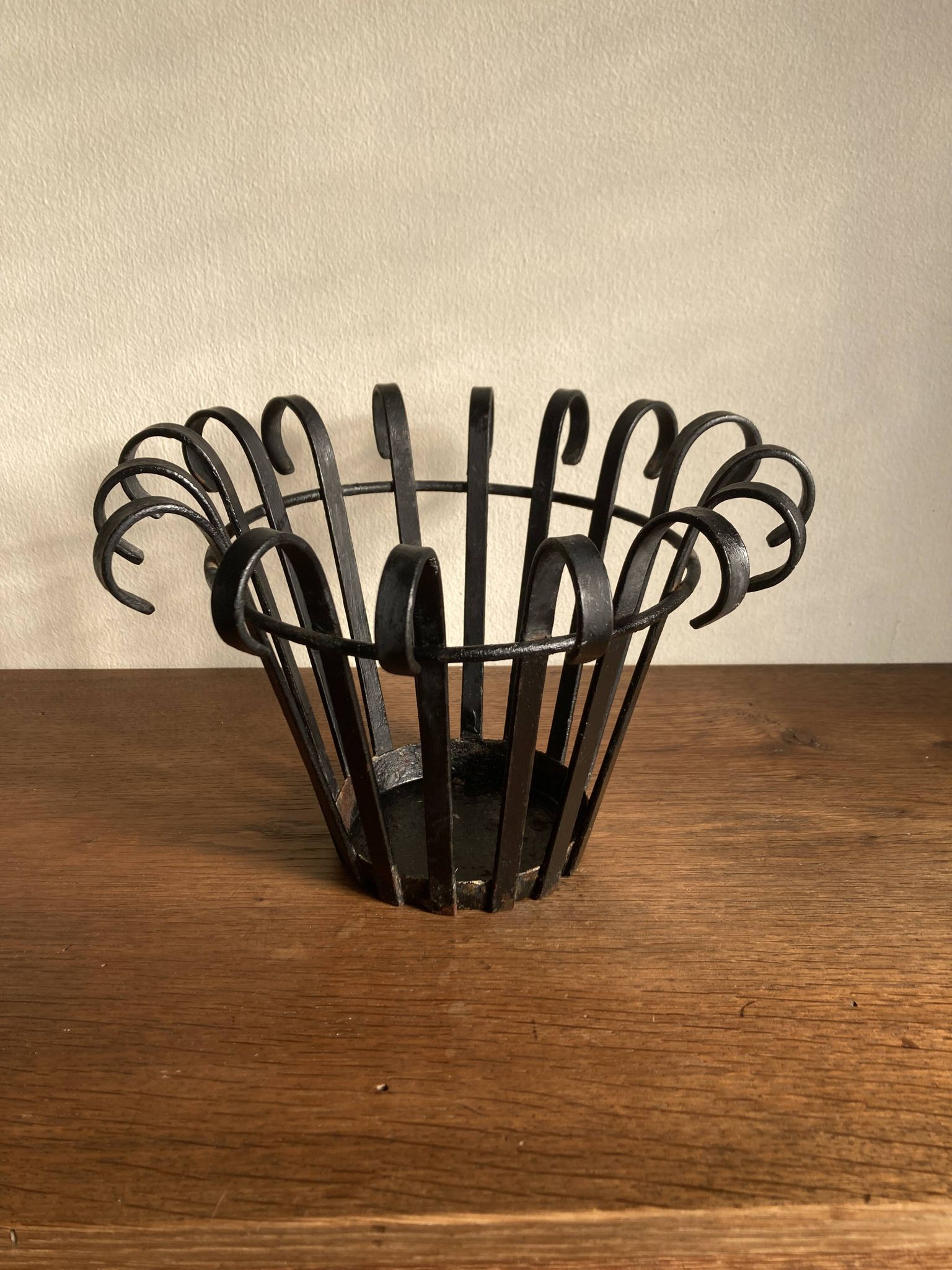 Mid-century Provence cache pot in flat iron XL 1960