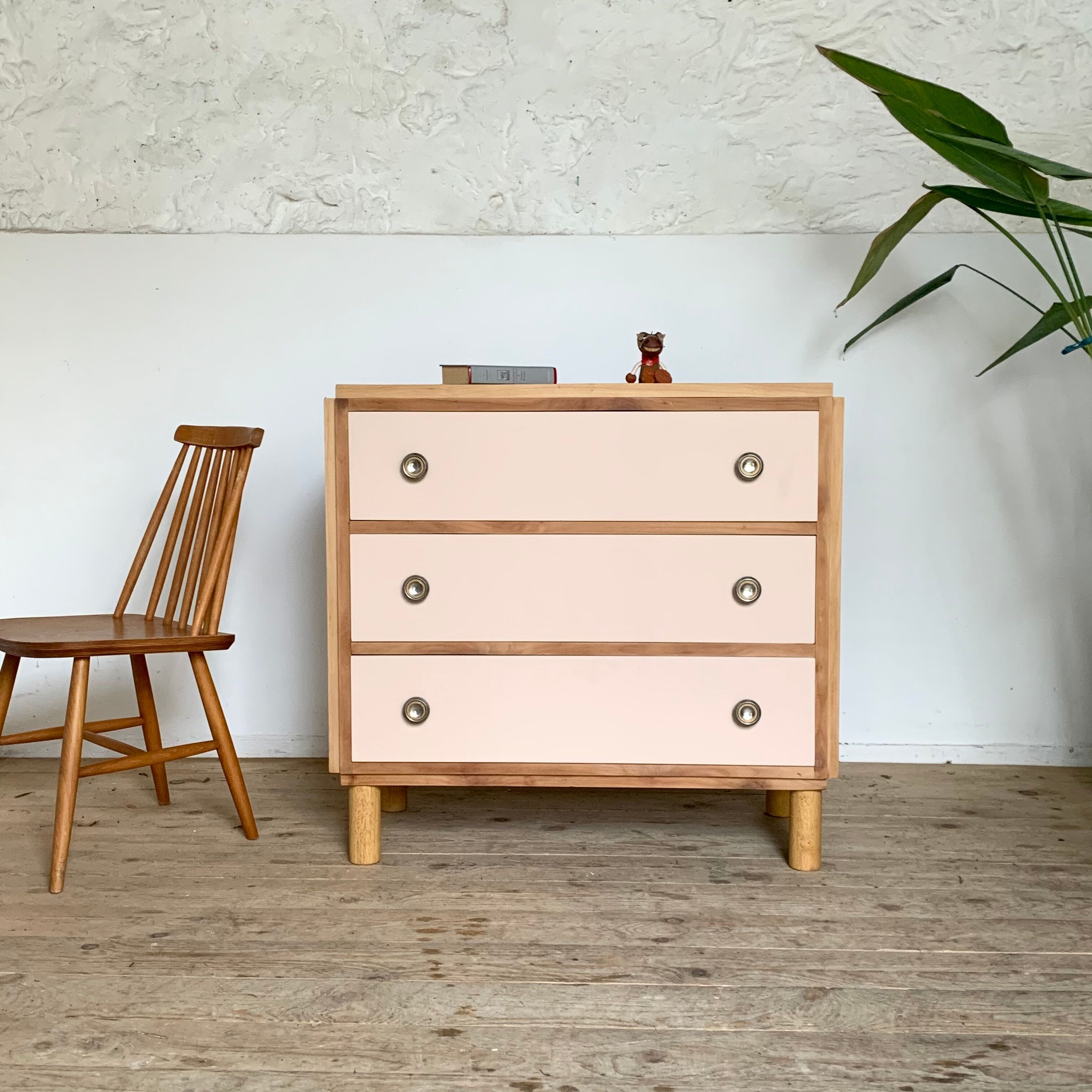 Commode vintage rose