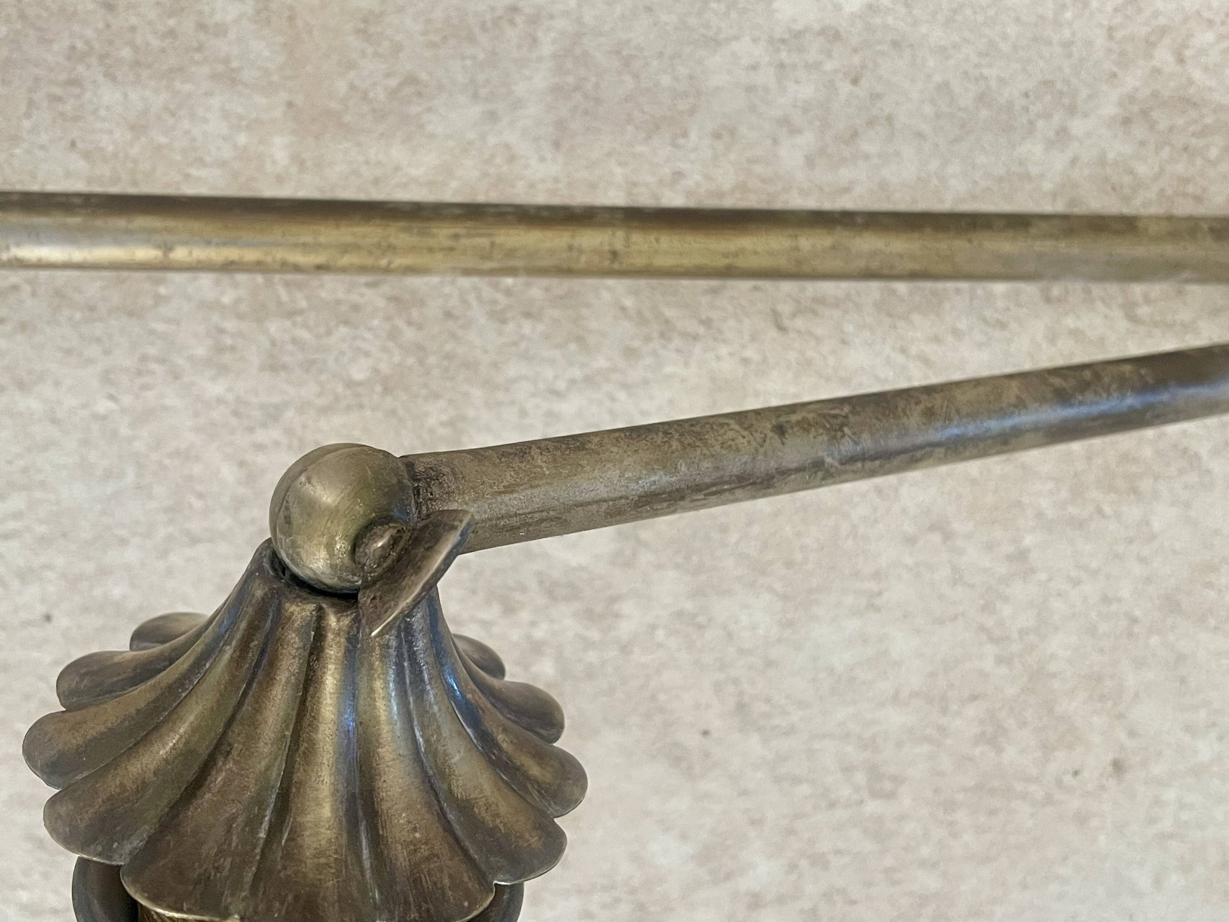 Adjustable wall light in brass and gold metal.