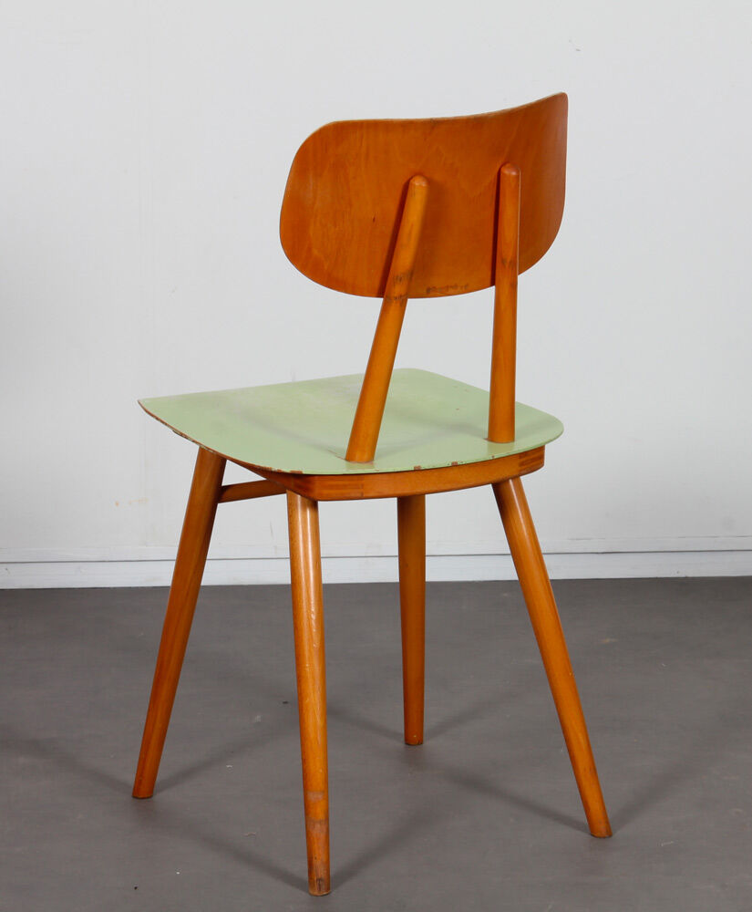 Suite de 3 chaises produites par Ton dans les années 1960