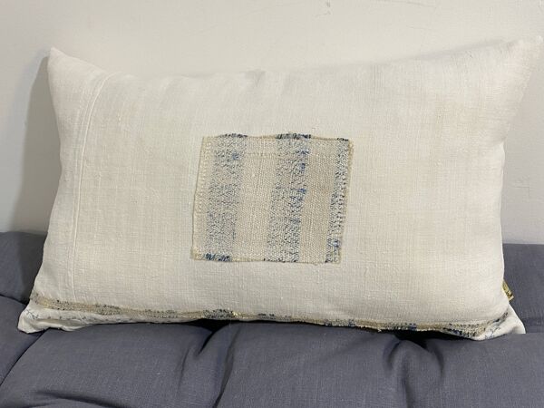 Coussin artisanal en toile ancienne style Kilim