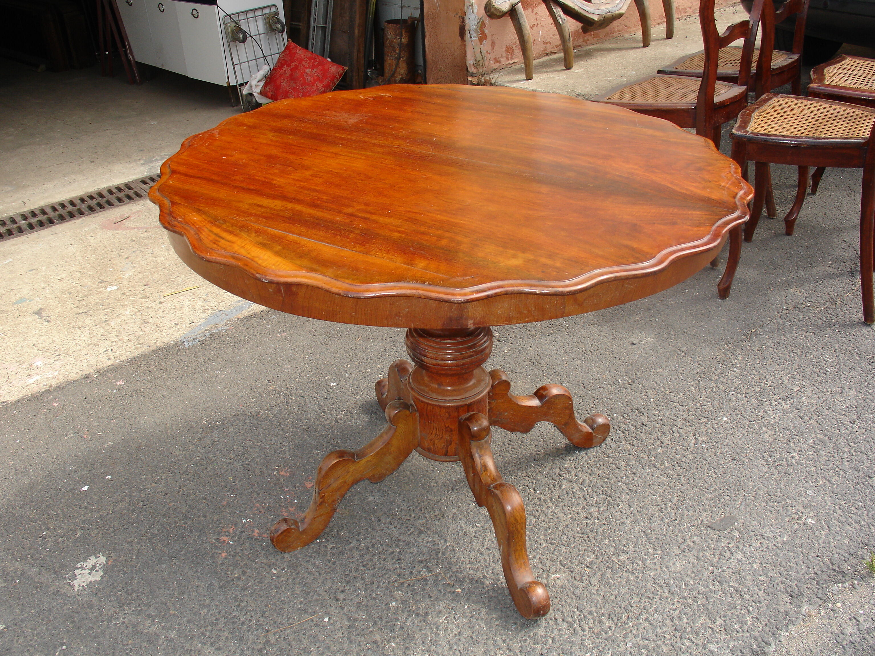 19th century walnut pedestal table