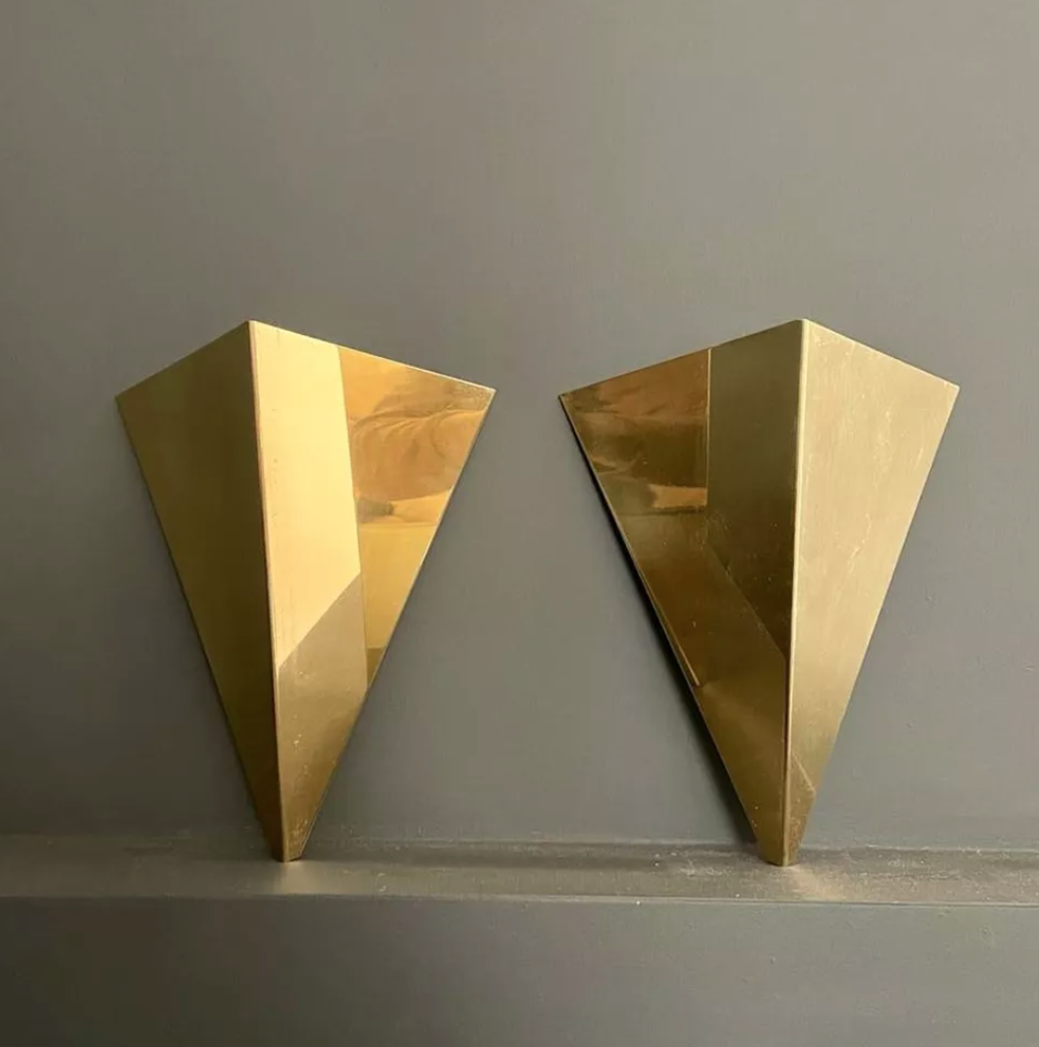 Pair of geometric vintage wall lamps in solid brass, France 1970.