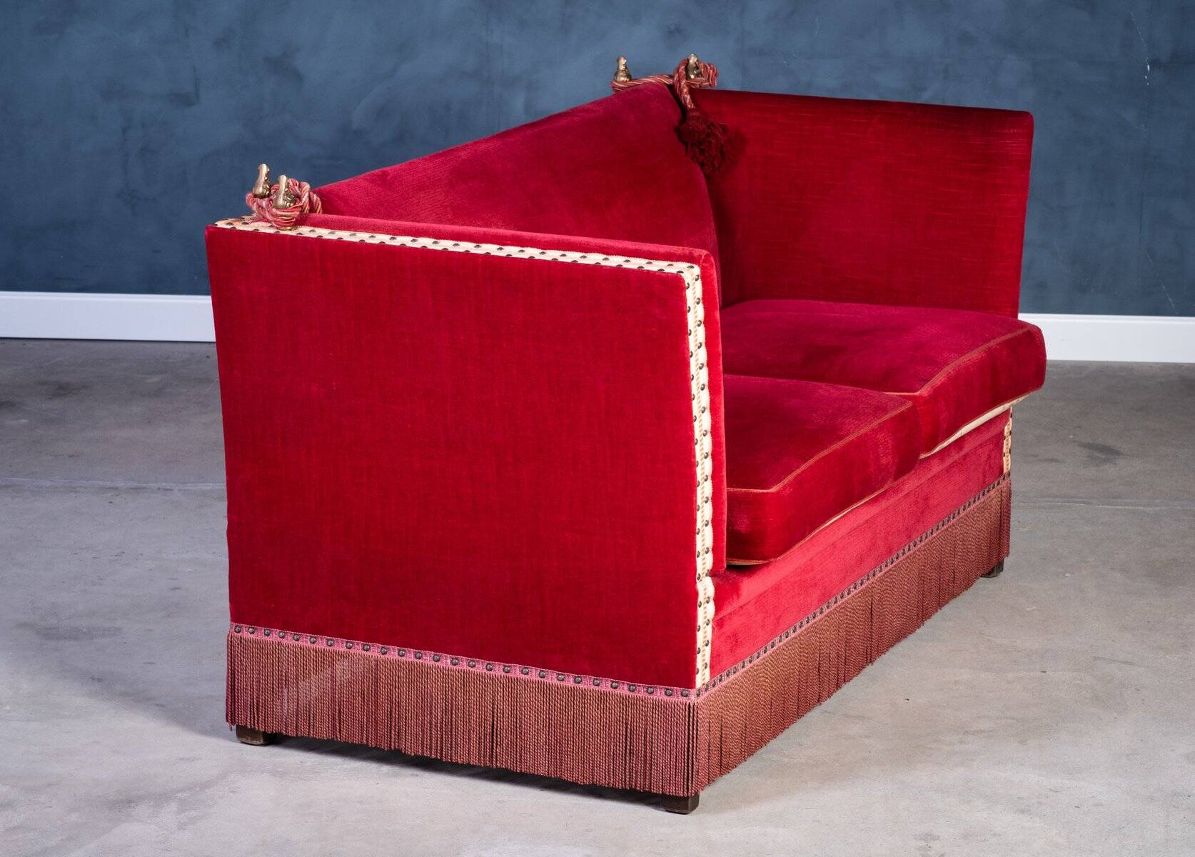 Knole Vintage Canapé in Red Velvet with Floral Cushions, 1950s