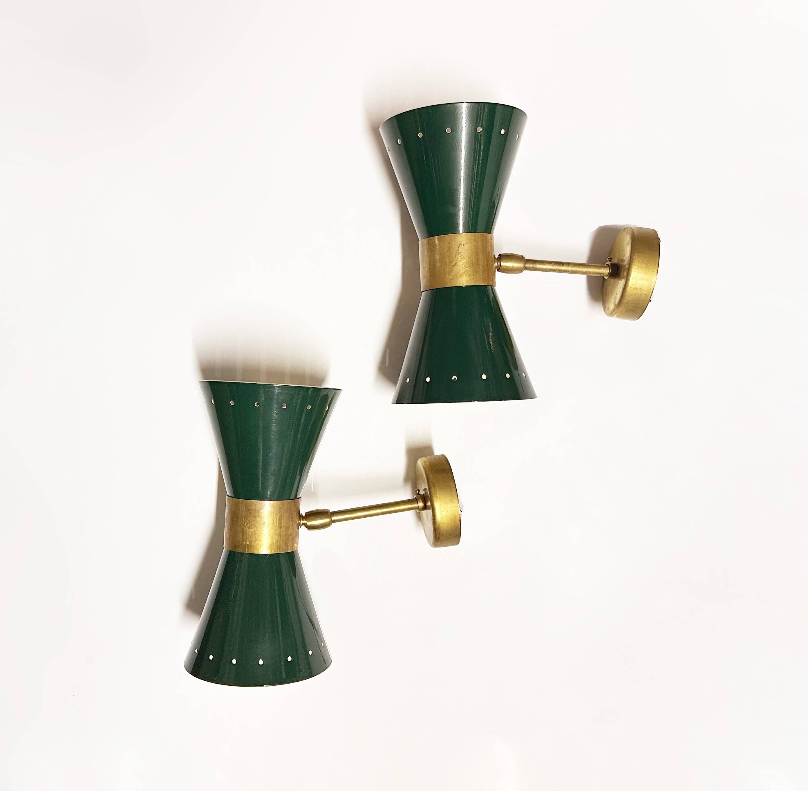 Pair of Italian diabolo wall lights, design 1950.