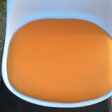 Vintage chair with tulip base in white lacquered metal pvc back and seat in orange Skaï.