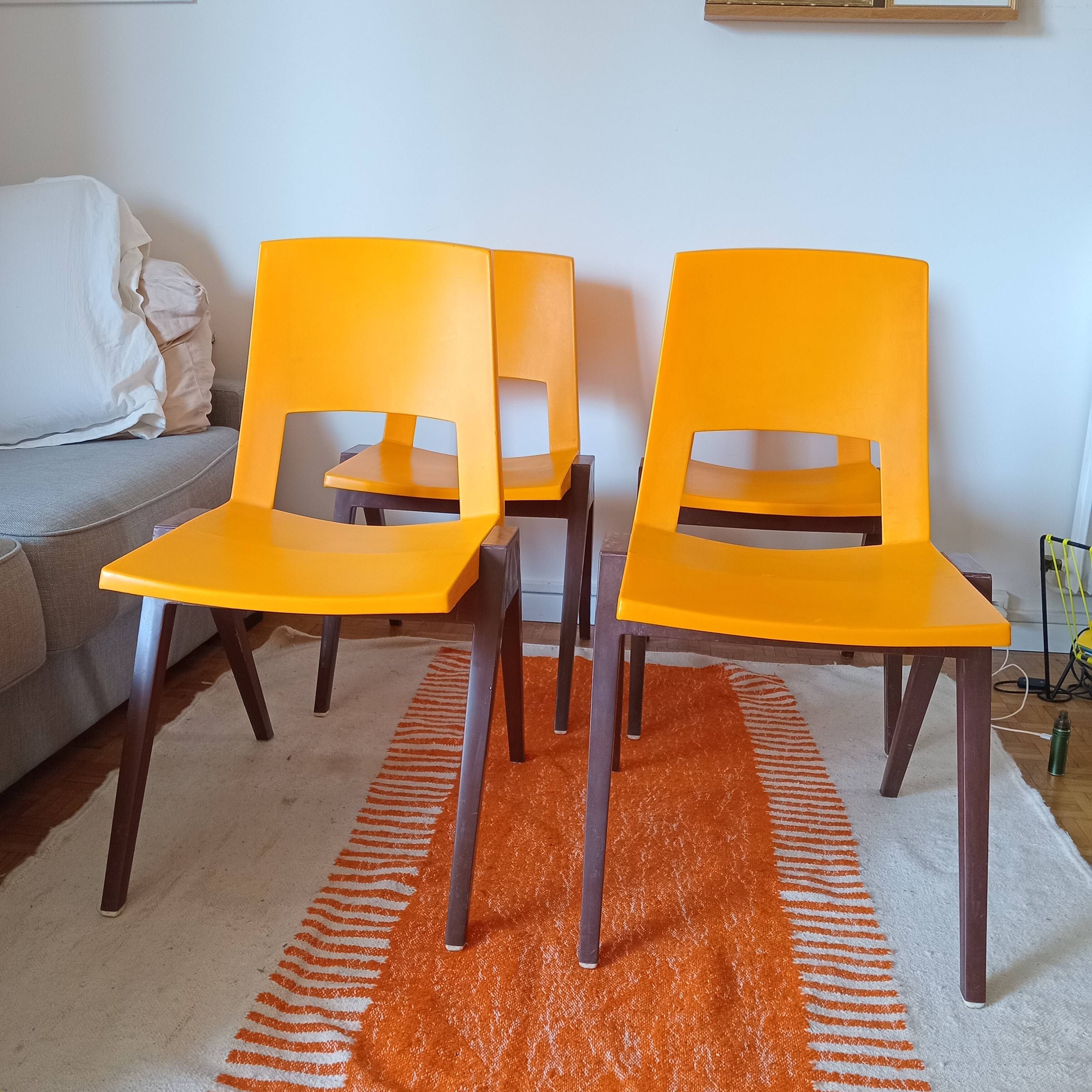 Set of 4 vintage chairs from the 70s – Stamp brand, model 01 Nurieux