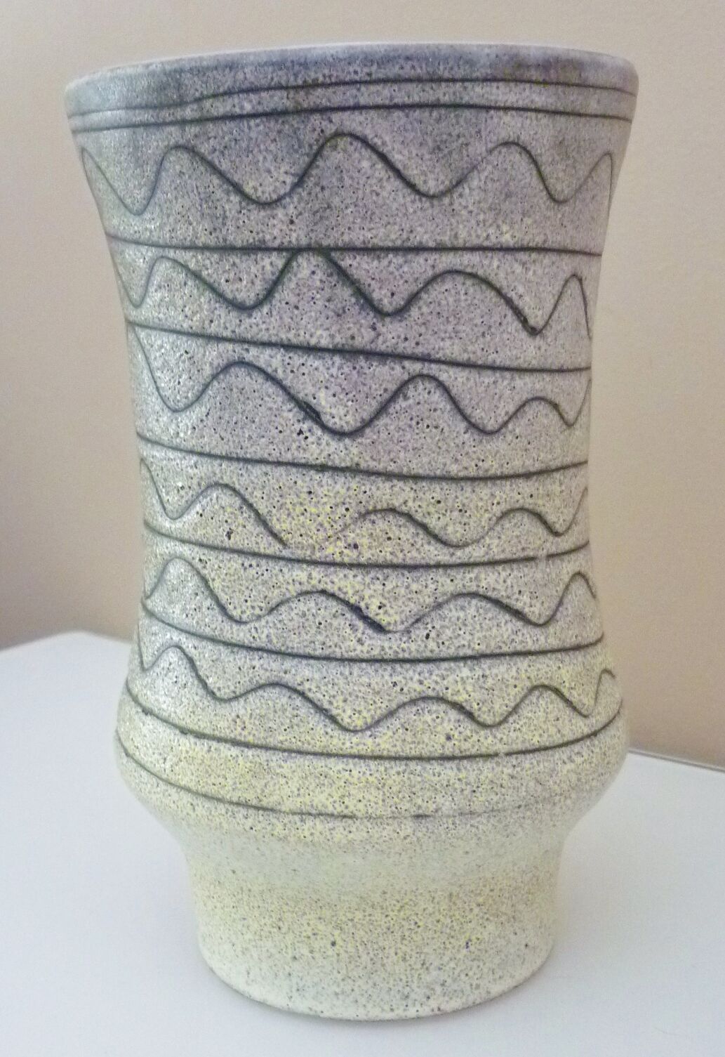 Vase céramique scarifié simpliste signé Jean Austruy, années 60/70, Vallauris
