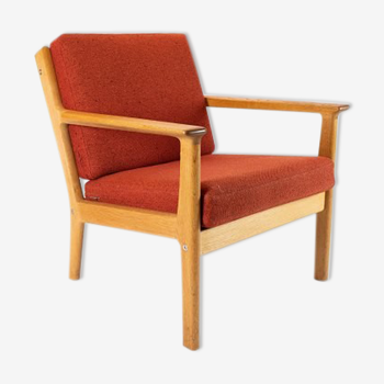 Easy chair in oak red wool fabric designed by Hans J. Wegner and manufactured by Getama in the 1960s