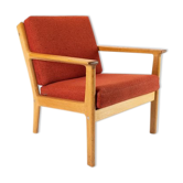 Easy chair in oak red wool fabric designed by Hans J. Wegner and manufactured by Getama in the 1960s