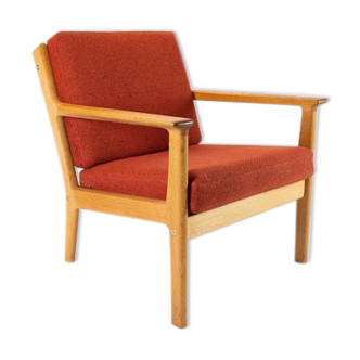 Easy chair in oak red wool fabric designed by Hans J. Wegner and manufactured by Getama in the 1960s