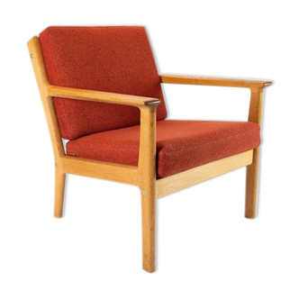 Fauteuil par Hans J. Wegner et fabriqué par Getama dans les années 1960