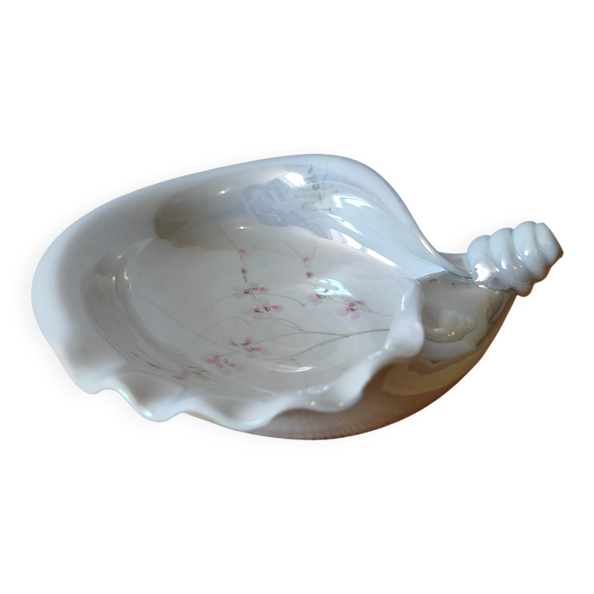 Iridescent porcelain shell catchall