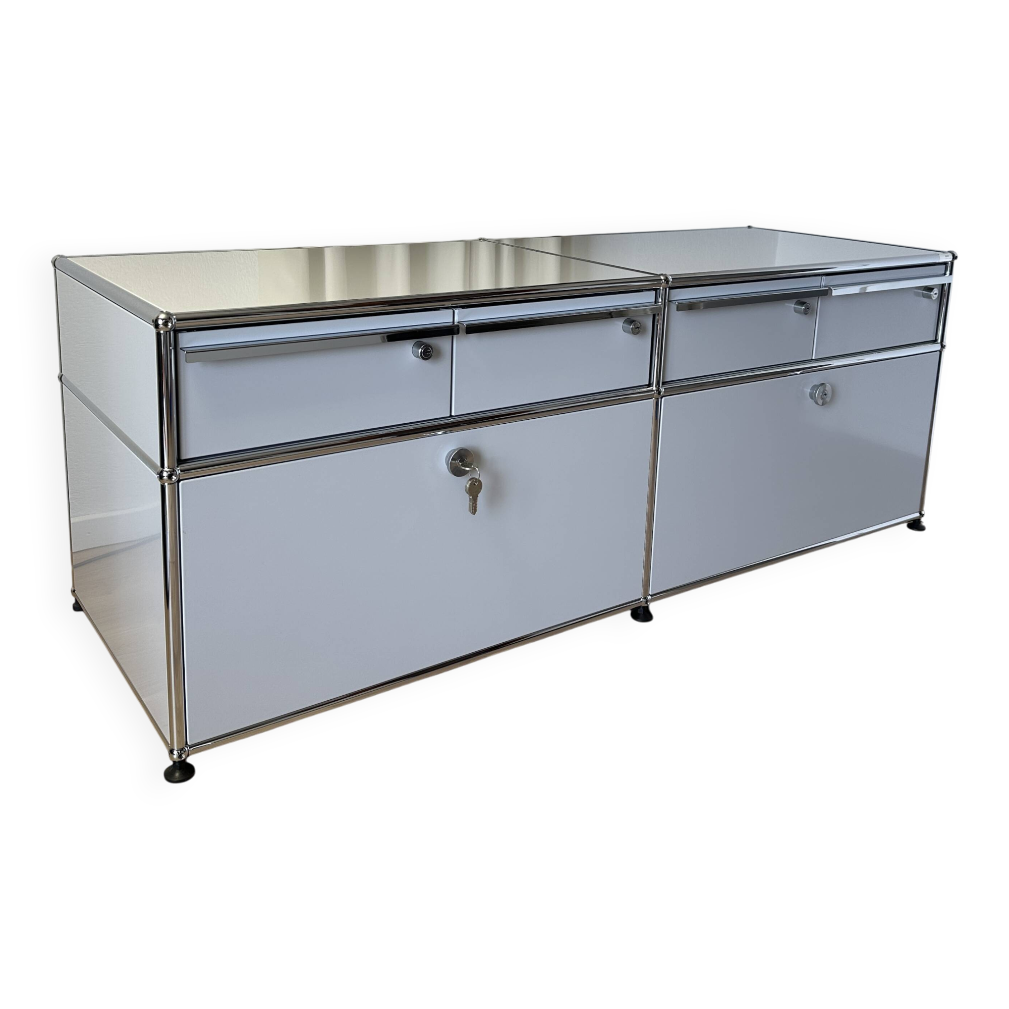 USM Haller TV unit in Light Grey