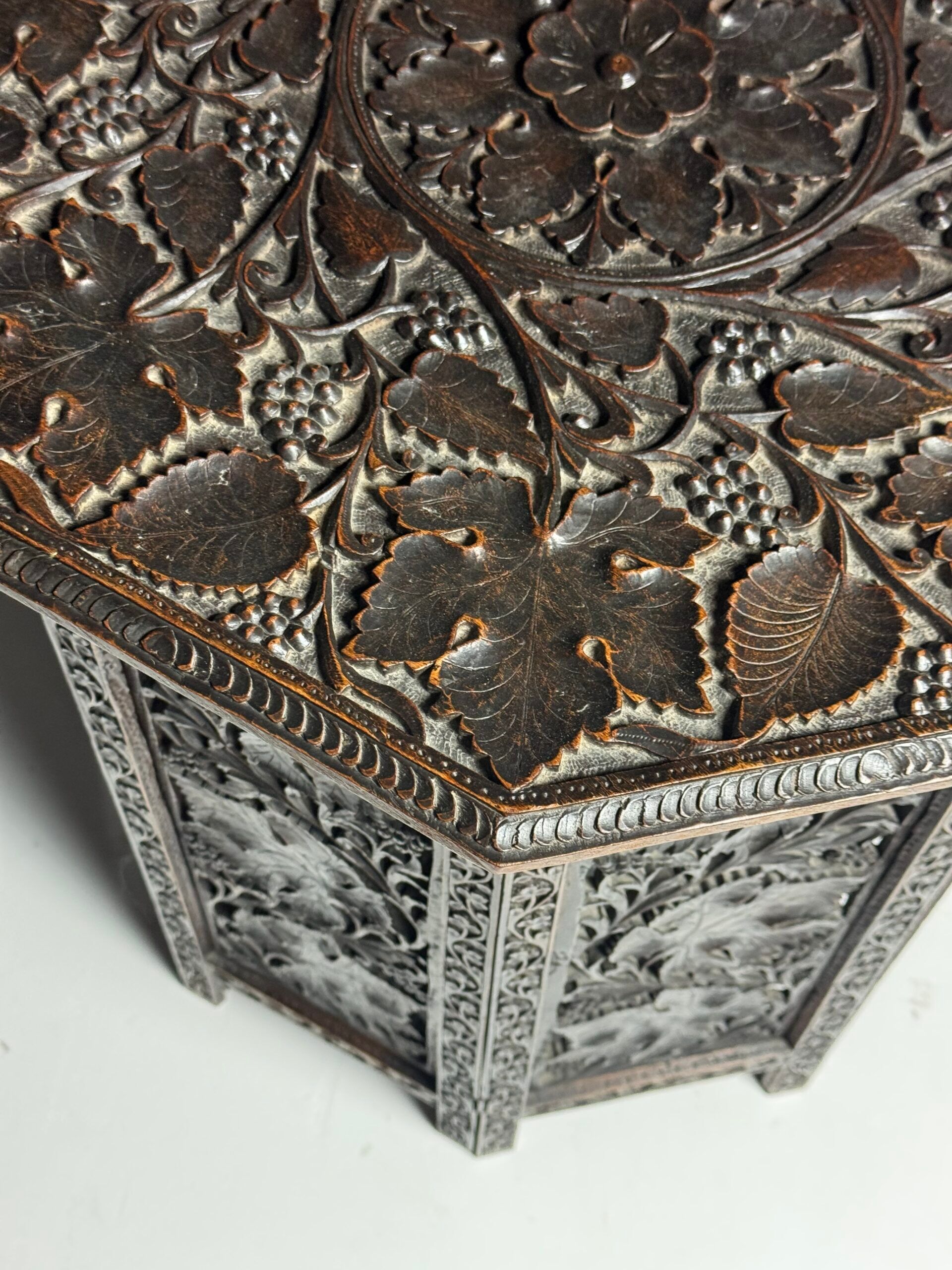 Table d'appoint anglo-indienne du 19e siècle