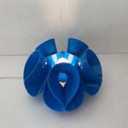 Lampe de table en plexiglas bleu Flower Design, années 1970, Italie
