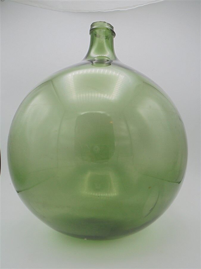 Round demijohn