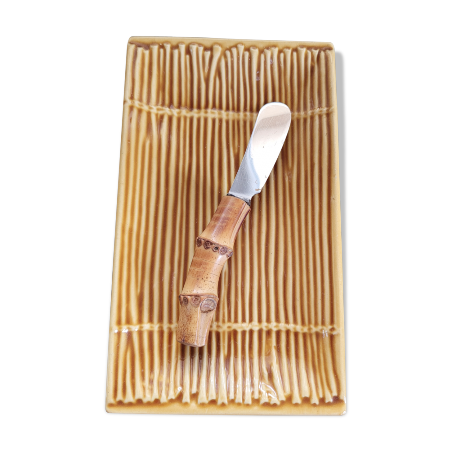 Buttermaker and its butter knife with straw pattern