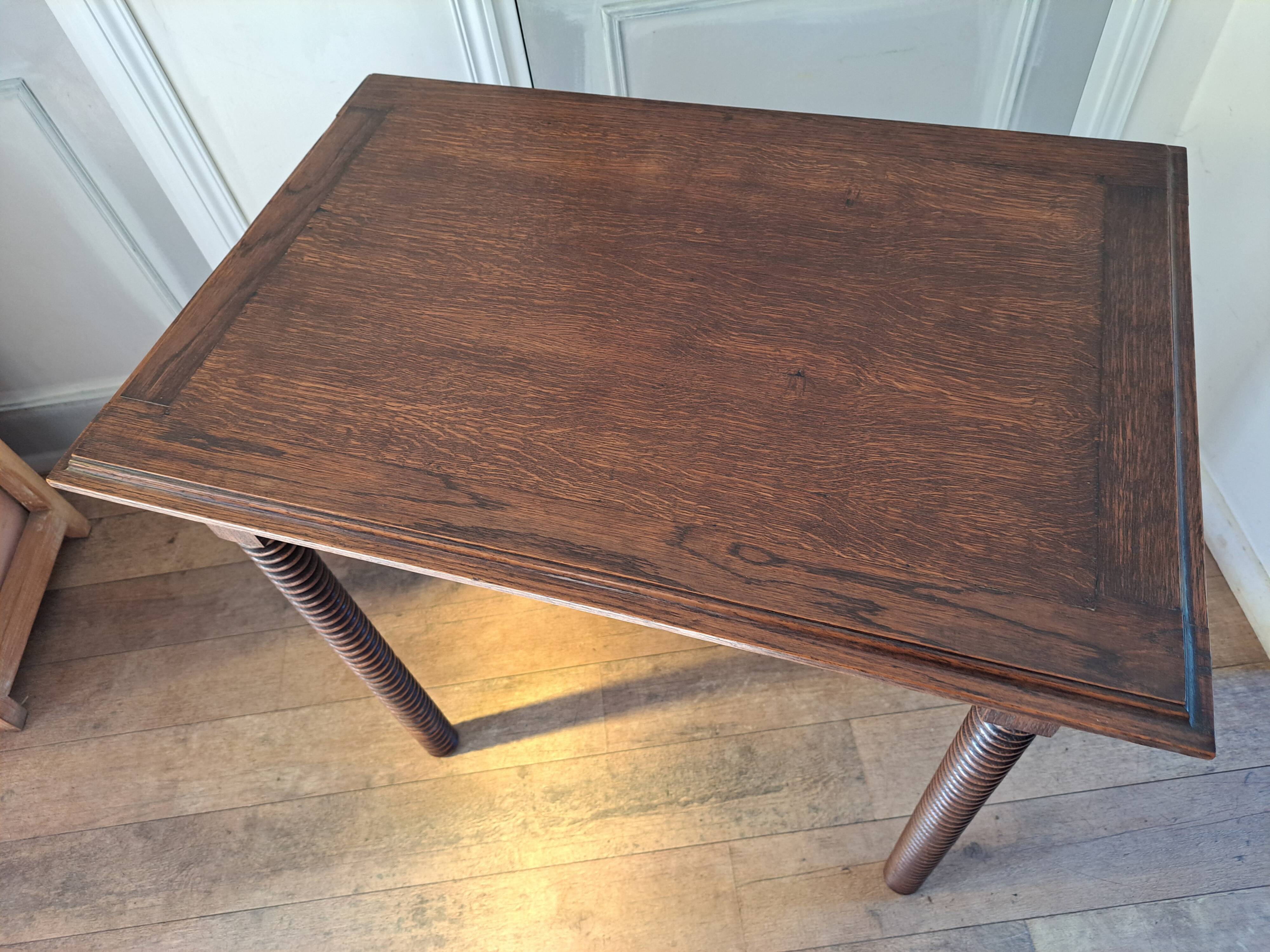 Desk with turned legs