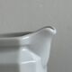 Pot à lait en porcelaine.