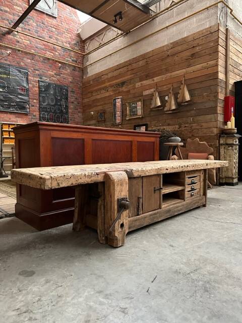 Huge workbench at the beginning of the 20th century transformed into a TV unit