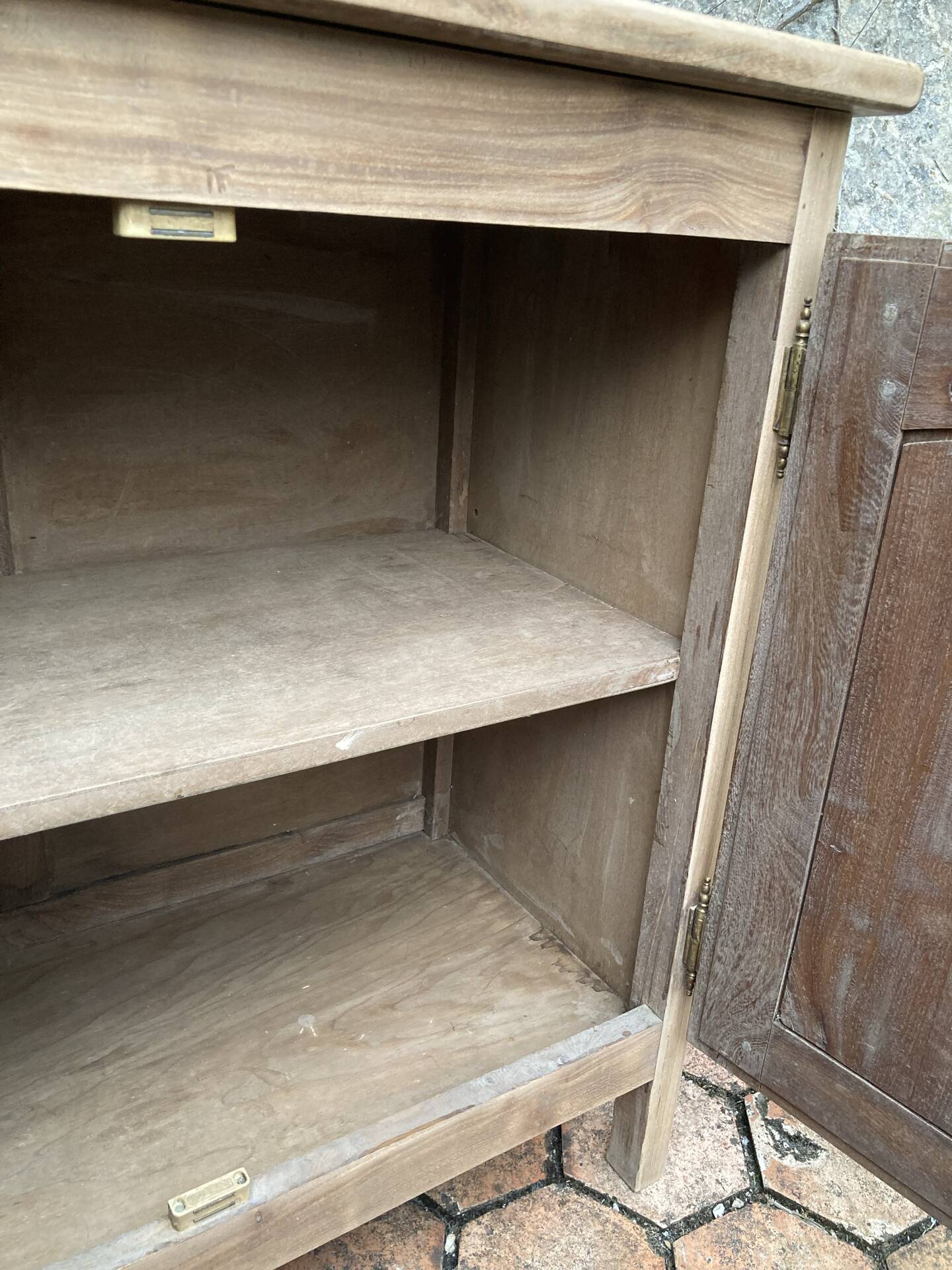 Petit buffet ancien en bois 