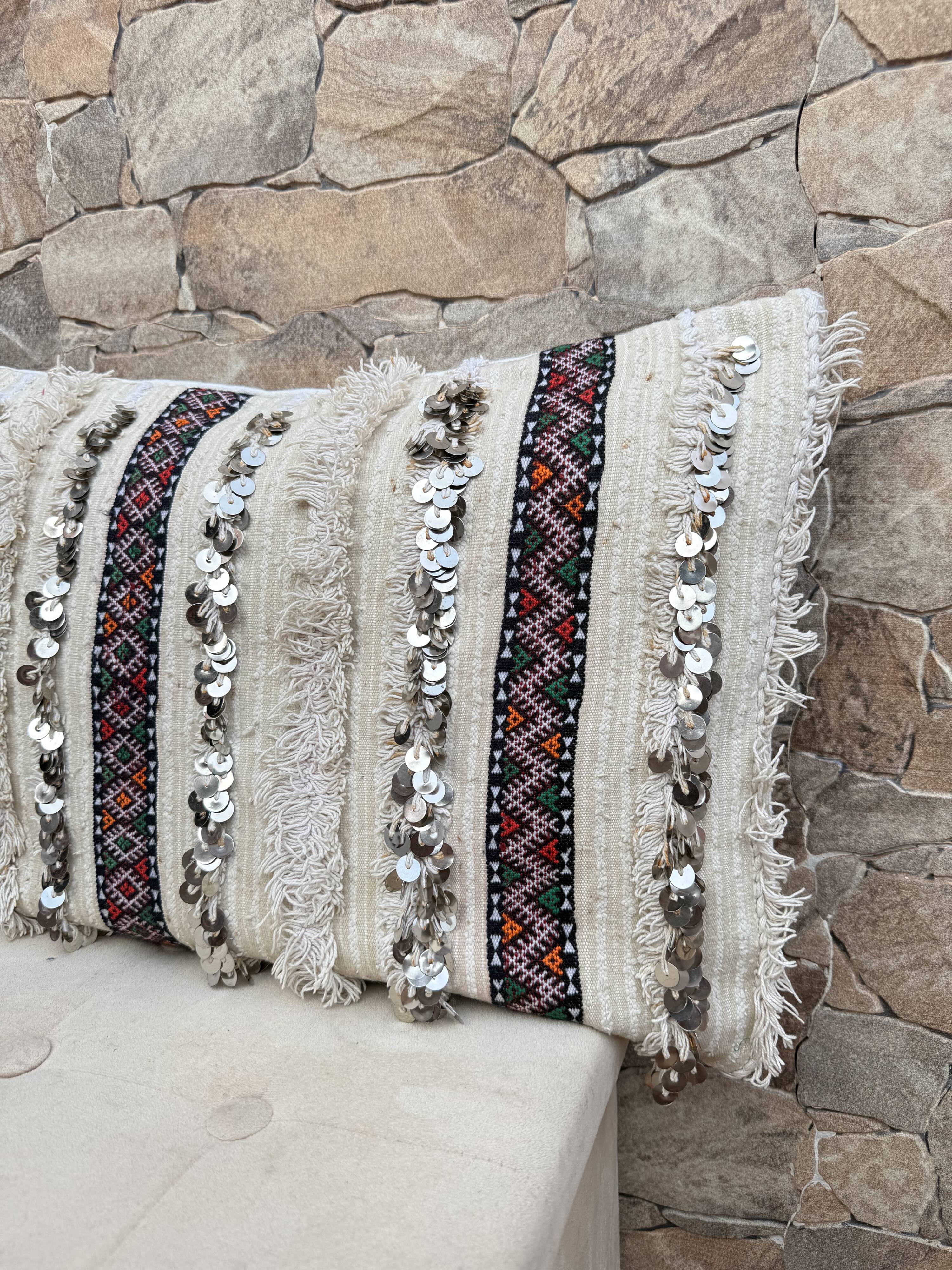 Housse de coussin Handira marocaine : Coussin berbère à sequins (60x40cm)