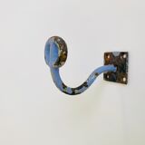 Enamelled cast iron hook
