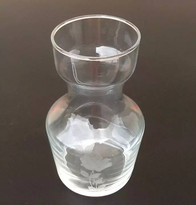 Année 1970  Carafe   Verre transparent  Décor floral