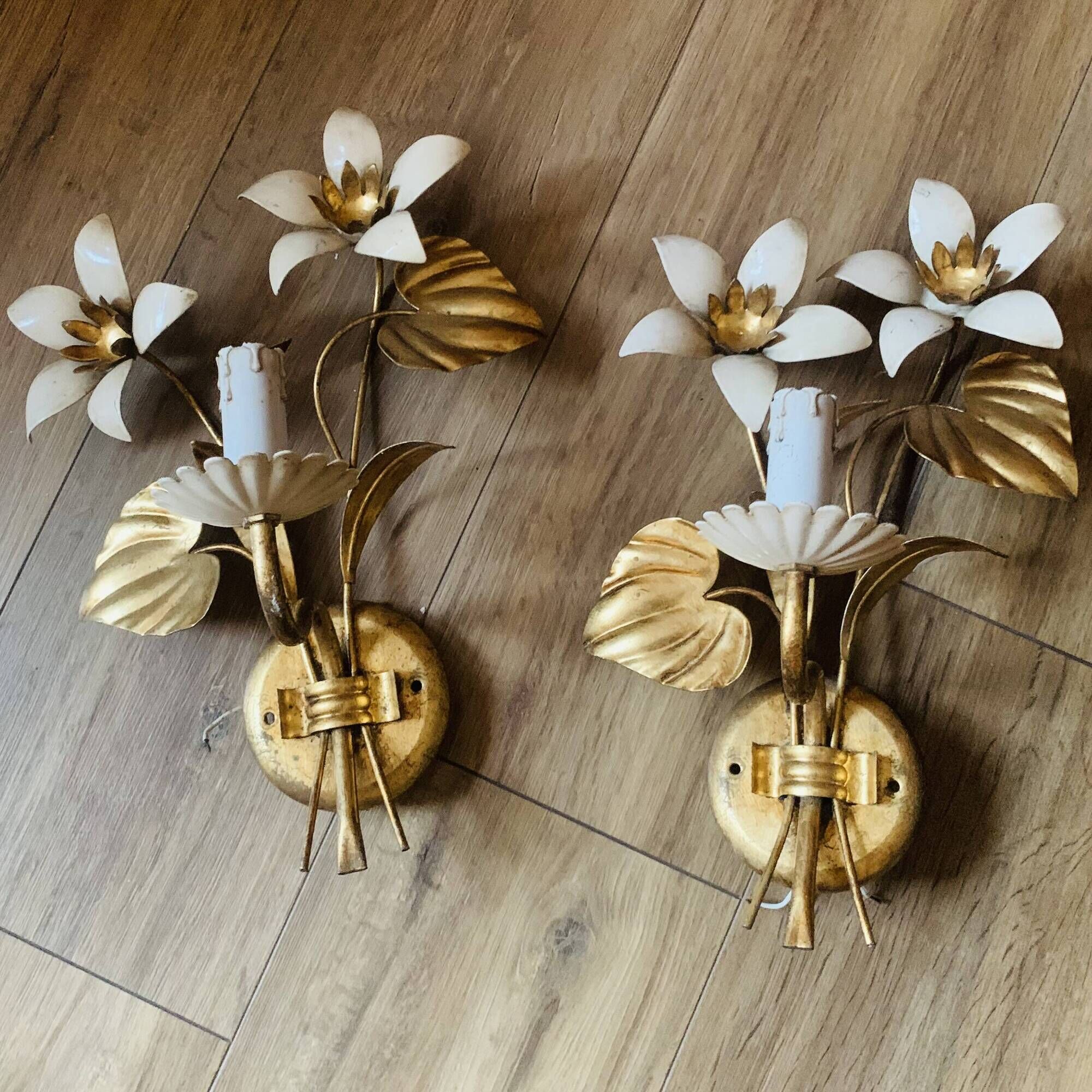 Pair of vintage Florentine wall lights in gilded metal – 1960s