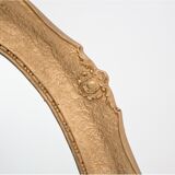 Miroir ovale antique dans un cadre doré