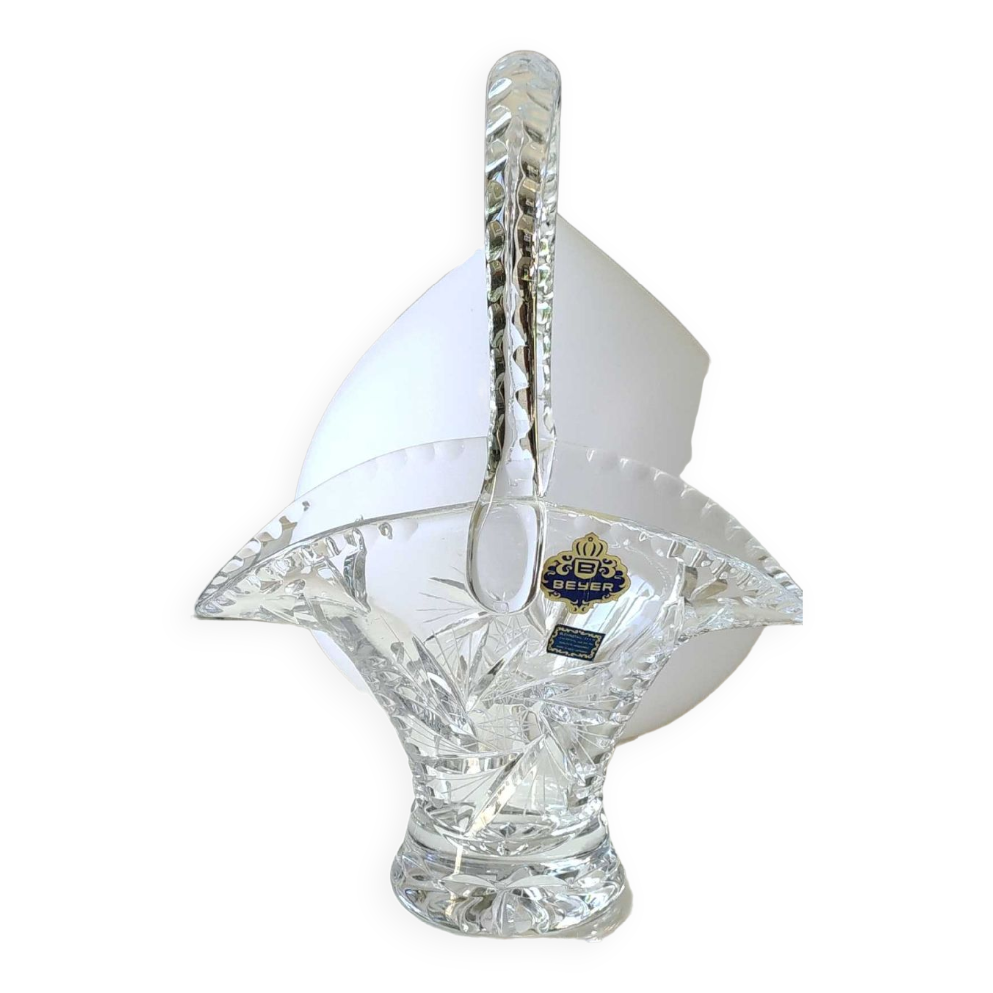 Decorative basket/fruit basket in Beyer cut crystal. Starry/leafy motifs