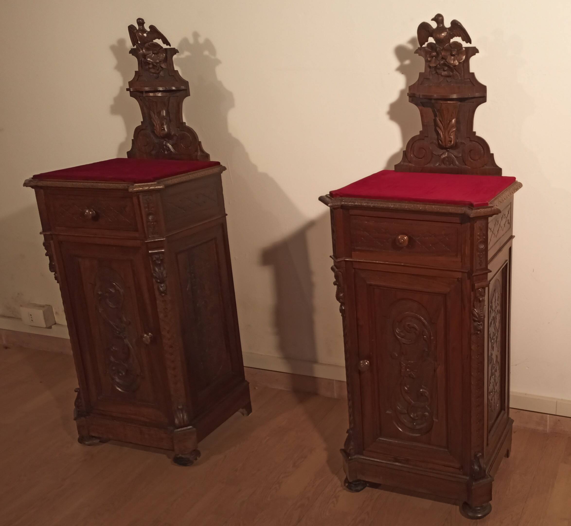 Commode à tiroirs ancienne en noyer italien du XIXe siècle