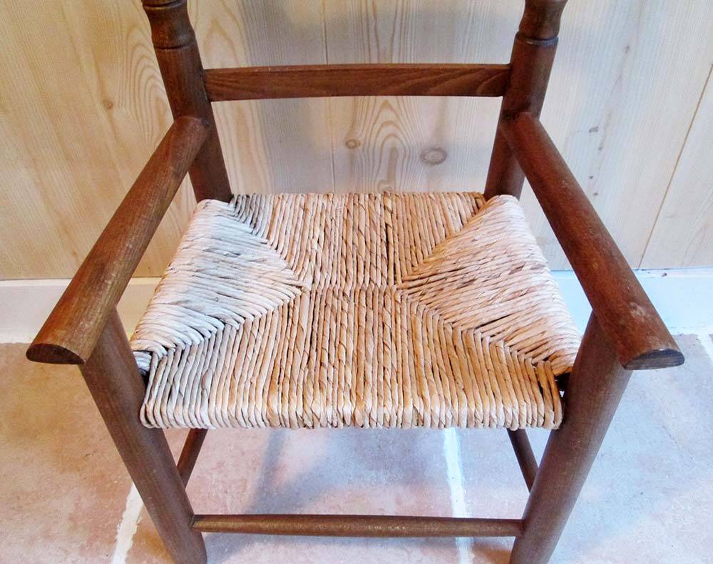 Children's armchair in wood and straw