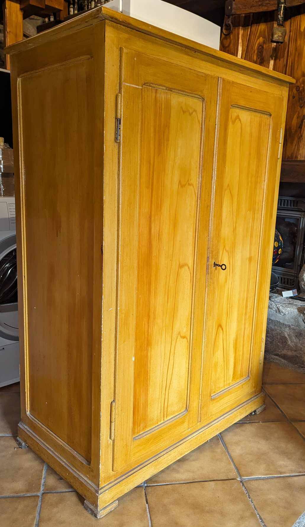 2-door storage unit